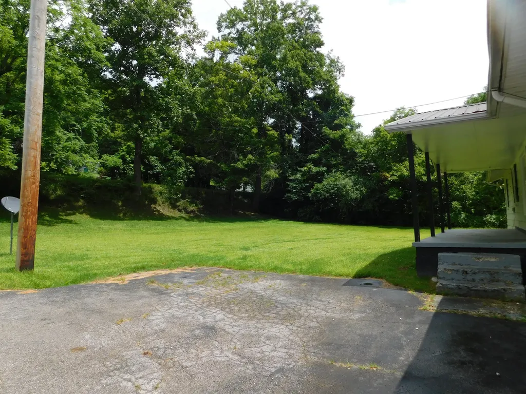 14 Day Hollow Road Bledsoe KY 40810