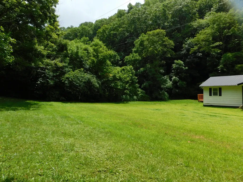 14 Day Hollow Road Bledsoe KY 40810