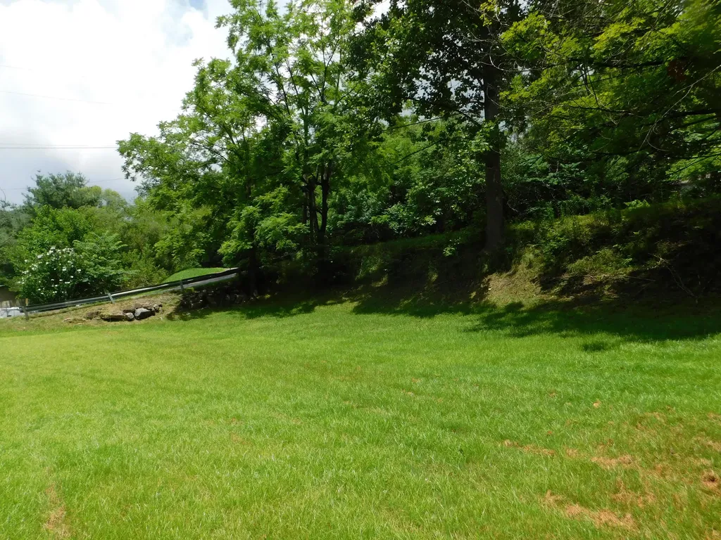 14 Day Hollow Road Bledsoe KY 40810