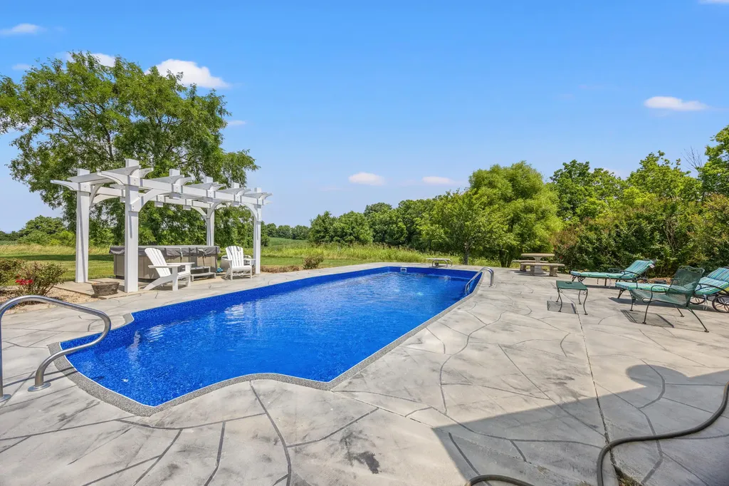 8071 Perryville Road Danville KY 40422