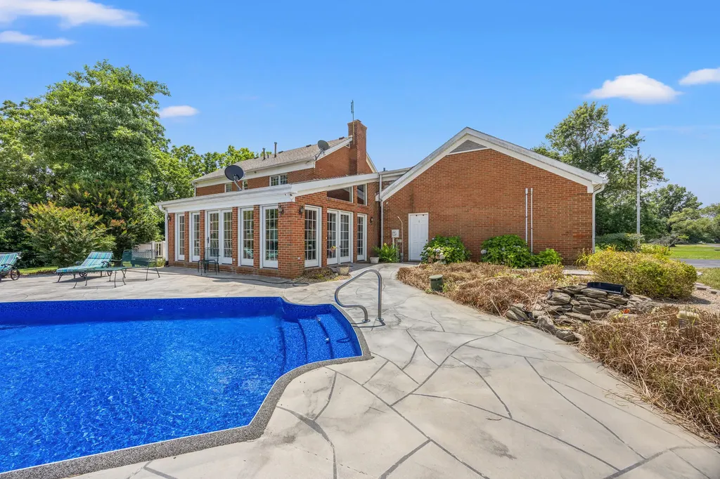 8071 Perryville Road Danville KY 40422
