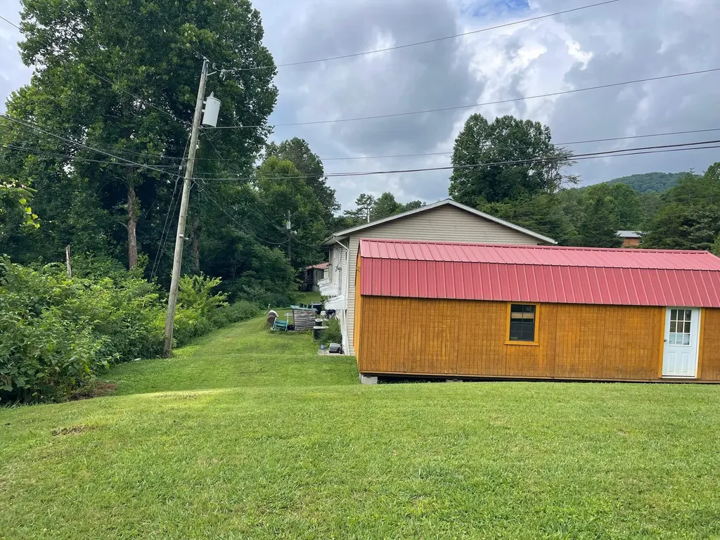 90 Emily Drive Pineville KY 40977