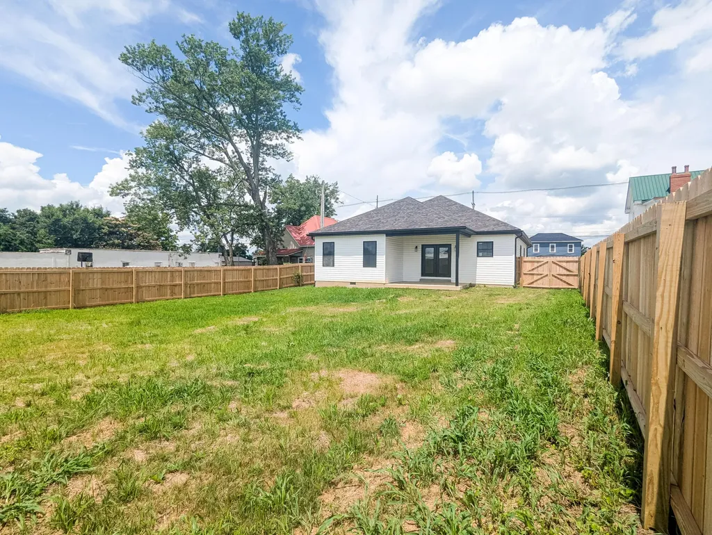 218 E Woodford Street Lawrenceburg KY 40342