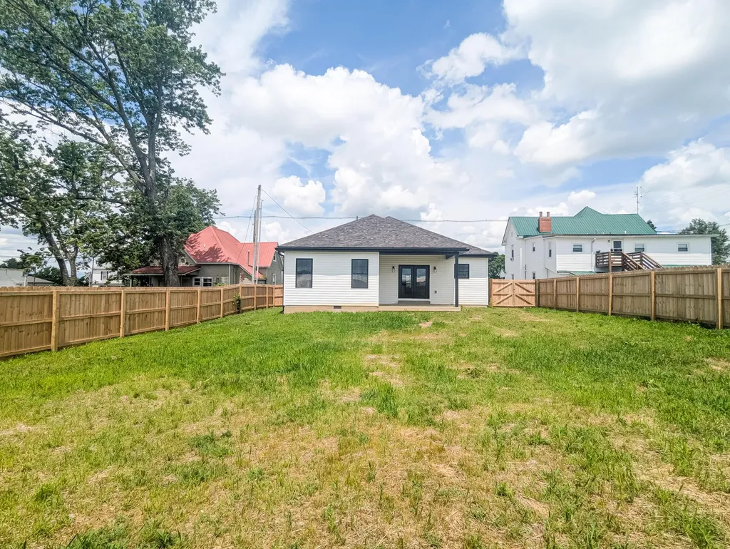 218 E Woodford Street Lawrenceburg KY 40342