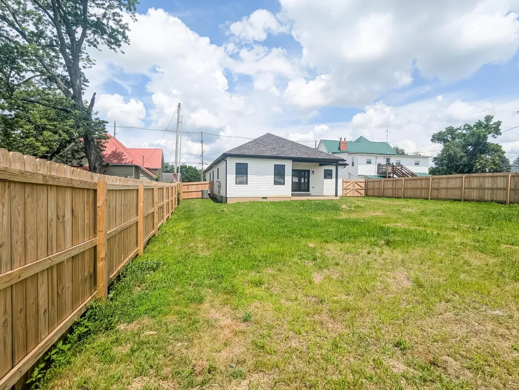 218 E Woodford Street Lawrenceburg KY 40342