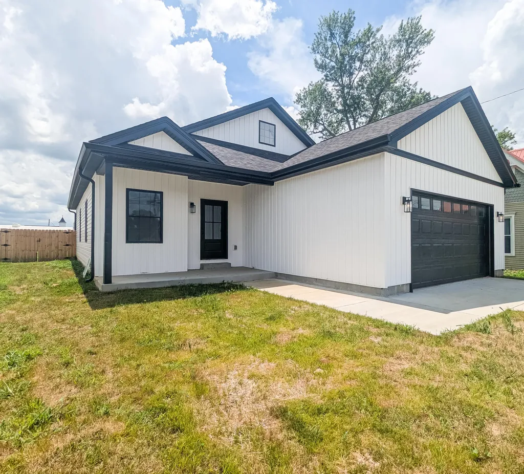 218 E Woodford Street Lawrenceburg KY 40342