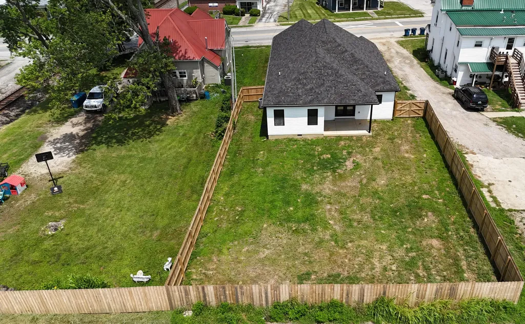 218 E Woodford Street Lawrenceburg KY 40342