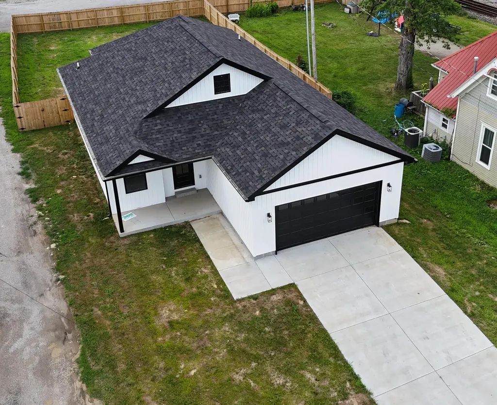 218 E Woodford Street Lawrenceburg KY 40342