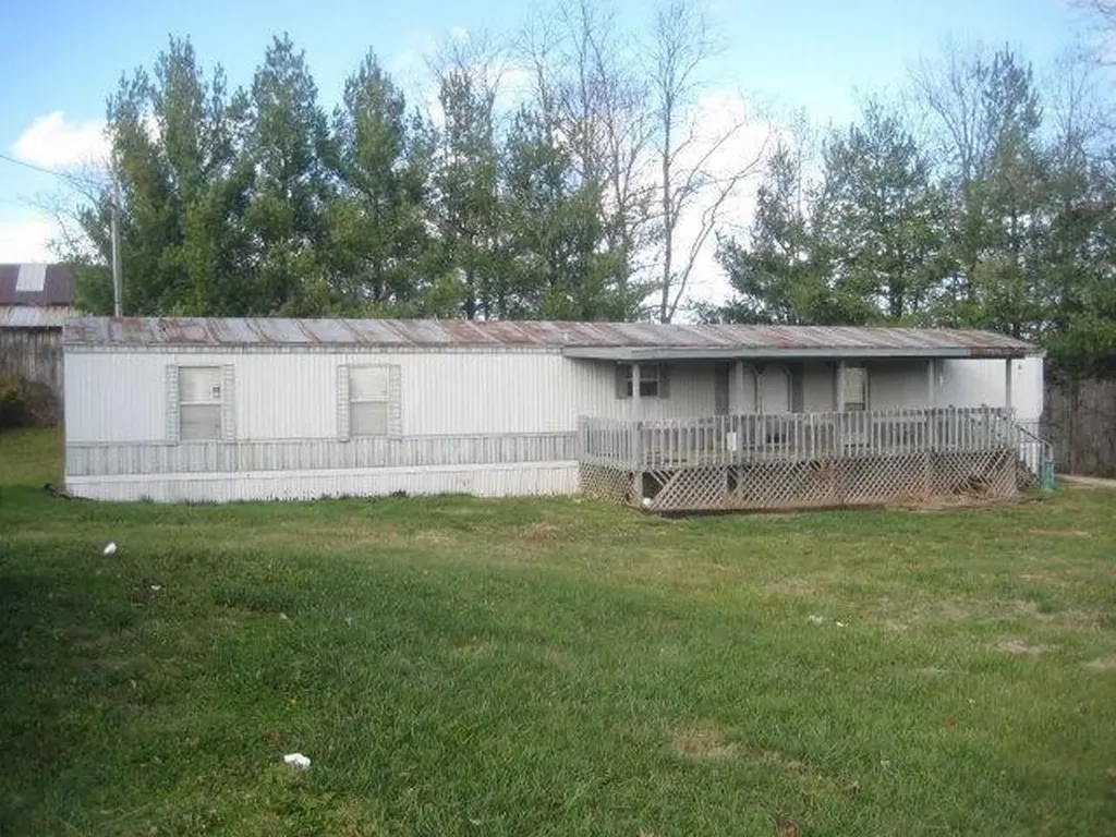 2580 Barnes Mountain Road Irvine KY 40336