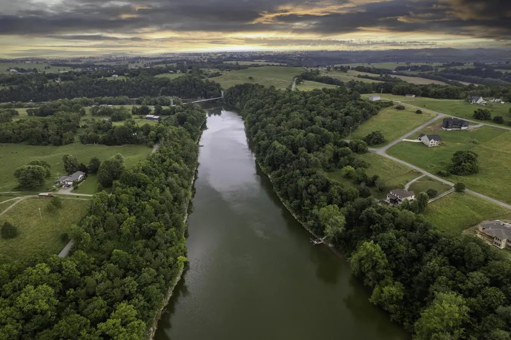 90 Meadow Point Drive Lancaster KY 40444