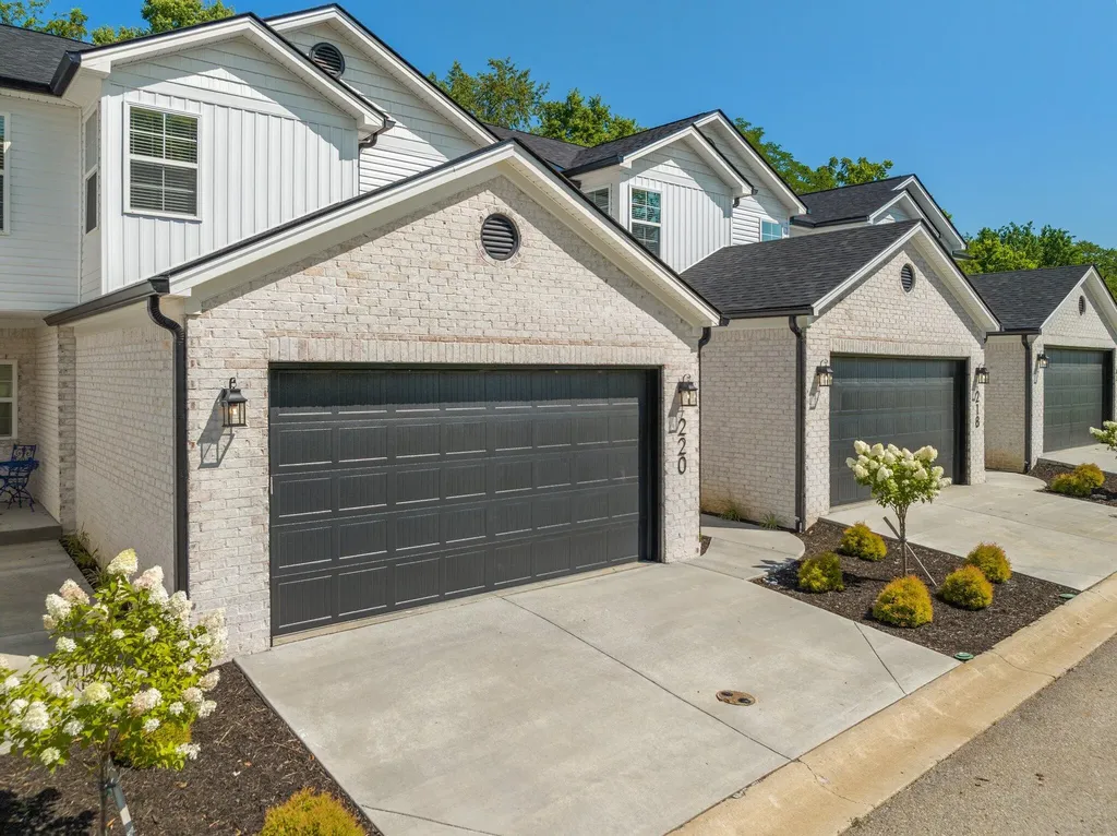 242 Sugartree Lane Versailles KY 40383
