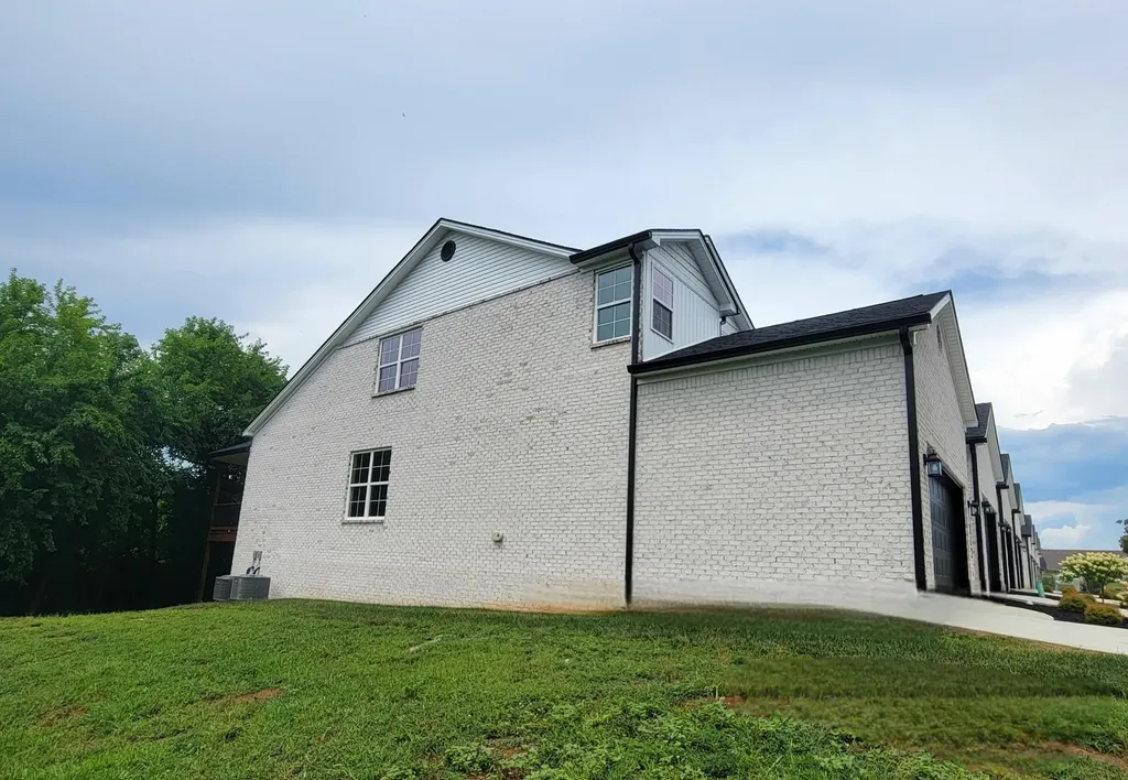 242 Sugartree Lane Versailles KY 40383
