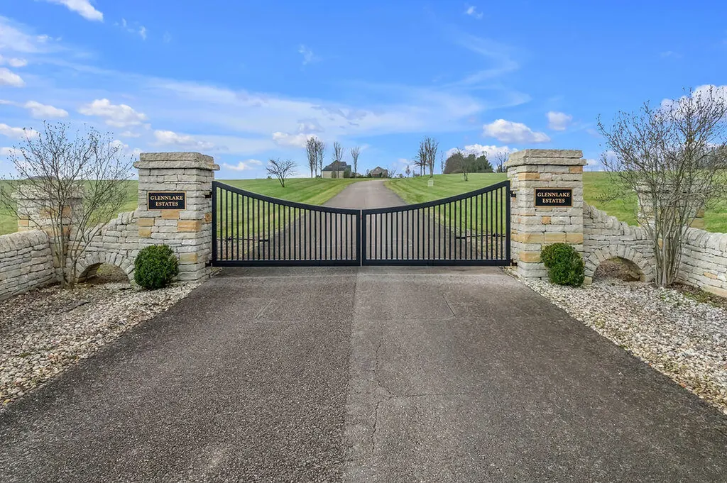 2248 Garner Lane Lexington KY 40516