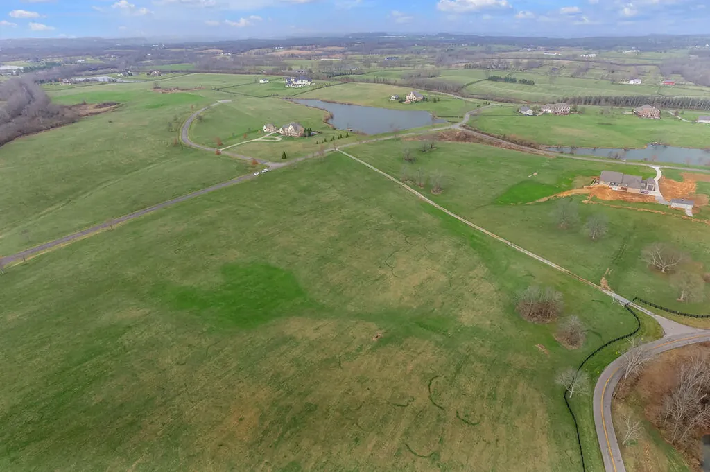 2248 Garner Lane Lexington KY 40516