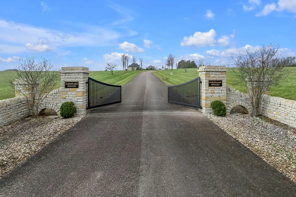 2248 Garner Lane Lexington KY 40516