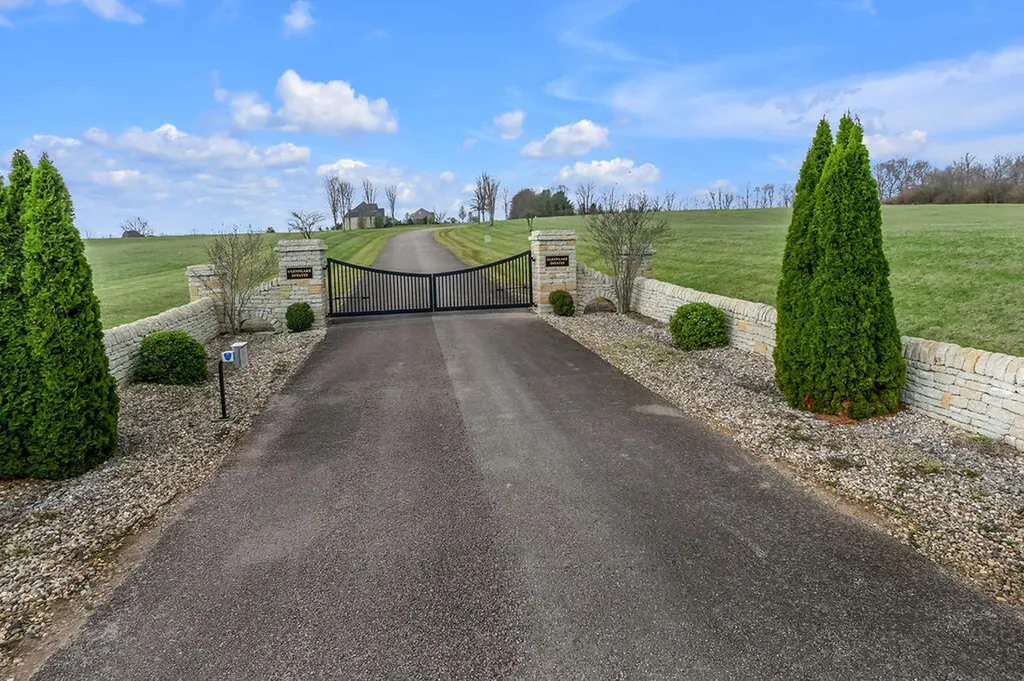 2248 Garner Lane Lexington KY 40516