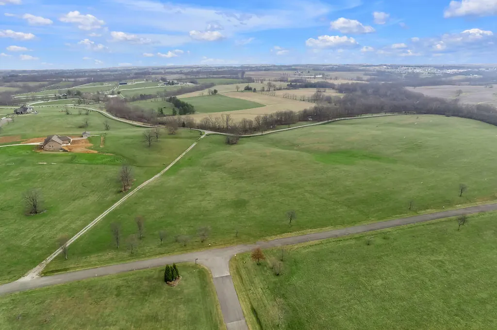 2248 Garner Lane Lexington KY 40516