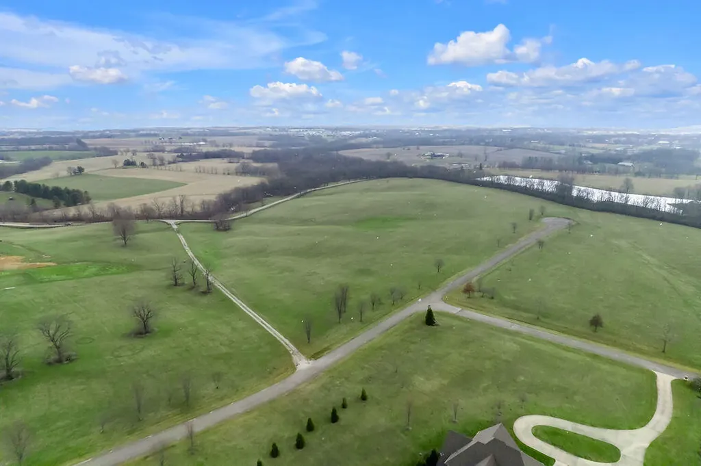 2248 Garner Lane Lexington KY 40516