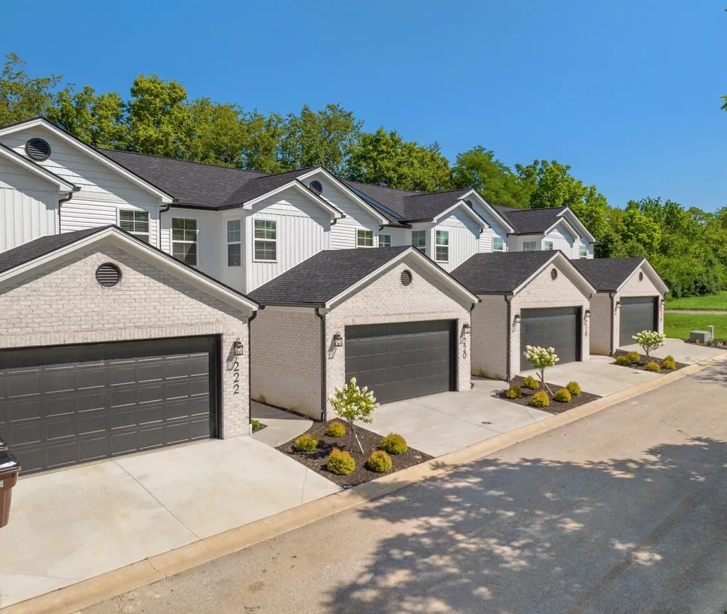 240 Sugartree Lane Versailles KY 40383