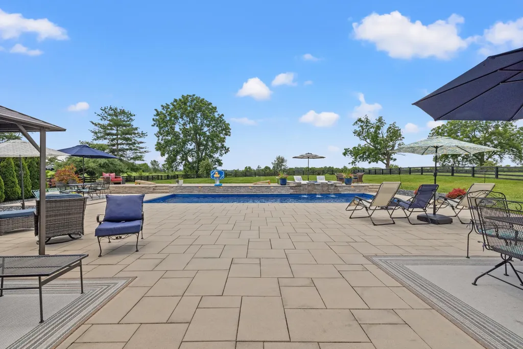 210 Whispering Brook Drive Nicholasville KY 40356