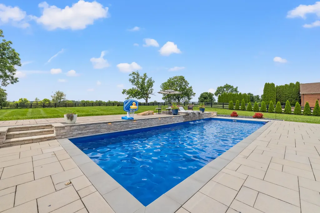 210 Whispering Brook Drive Nicholasville KY 40356