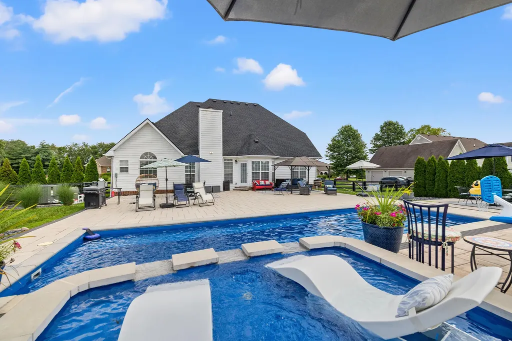 210 Whispering Brook Drive Nicholasville KY 40356