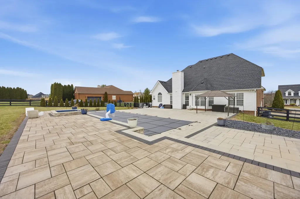 210 Whispering Brook Drive Nicholasville KY 40356