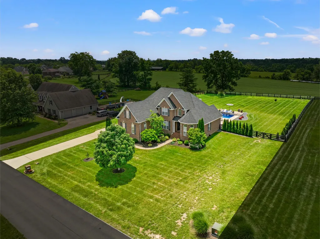 210 Whispering Brook Drive Nicholasville KY 40356