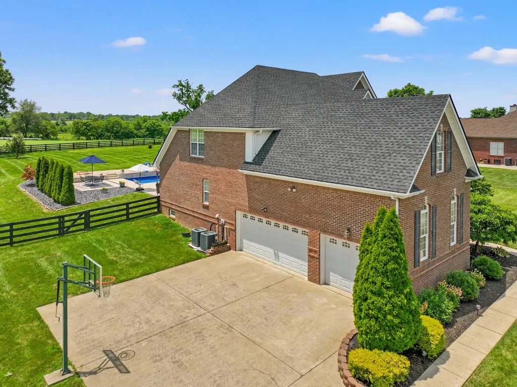 210 Whispering Brook Drive Nicholasville KY 40356