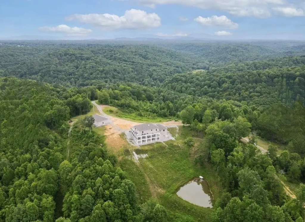 1824 Kingtown Road Strunk KY 42649