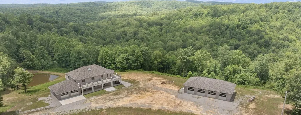 1824 Kingtown Road Strunk KY 42649