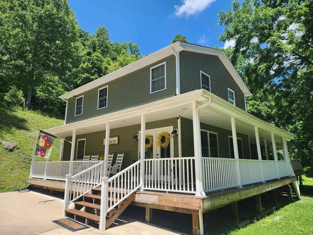 1552 Bigelow Road Bledsoe KY 40810