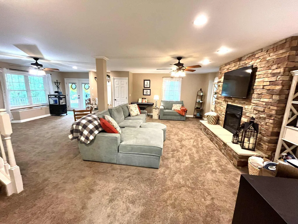 1552 Bigelow Road Bledsoe KY 40810
