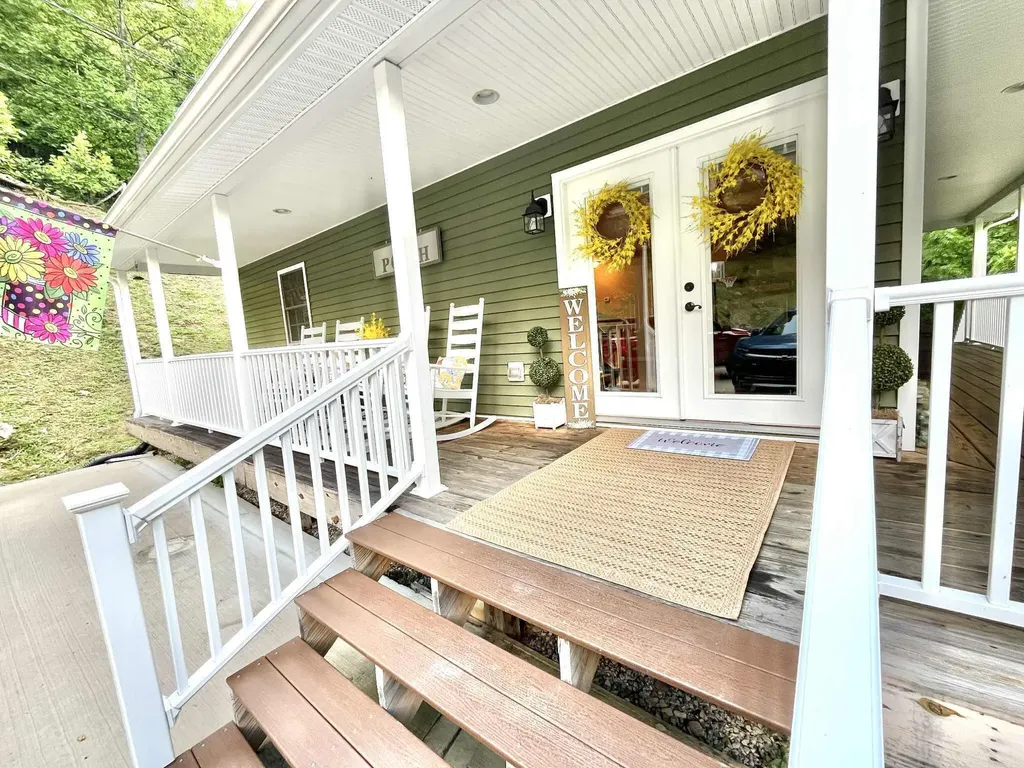 1552 Bigelow Road Bledsoe KY 40810