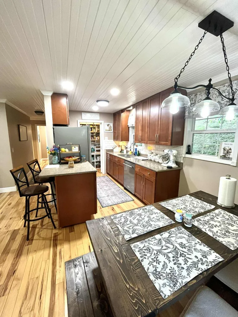 1552 Bigelow Road Bledsoe KY 40810