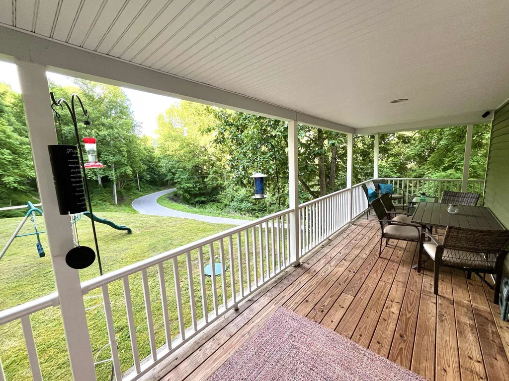 1552 Bigelow Road Bledsoe KY 40810