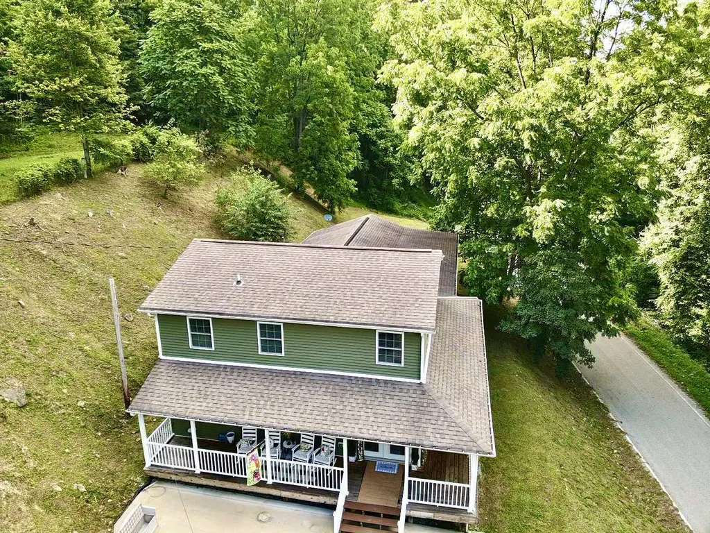 1552 Bigelow Road Bledsoe KY 40810