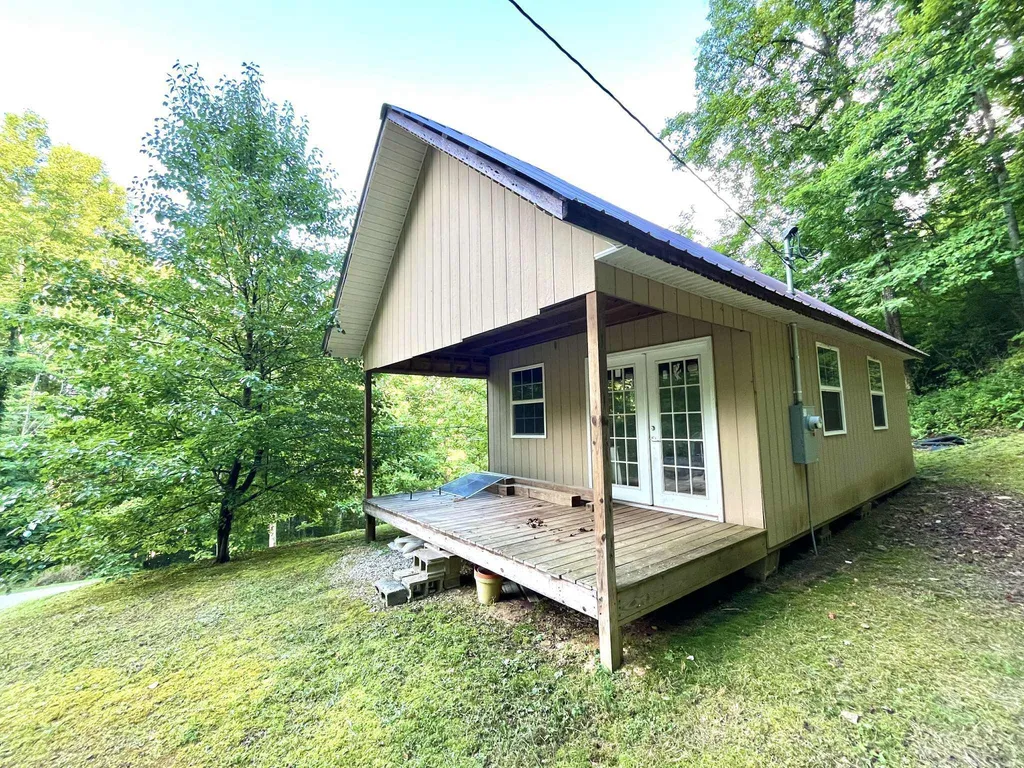 1552 Bigelow Road Bledsoe KY 40810