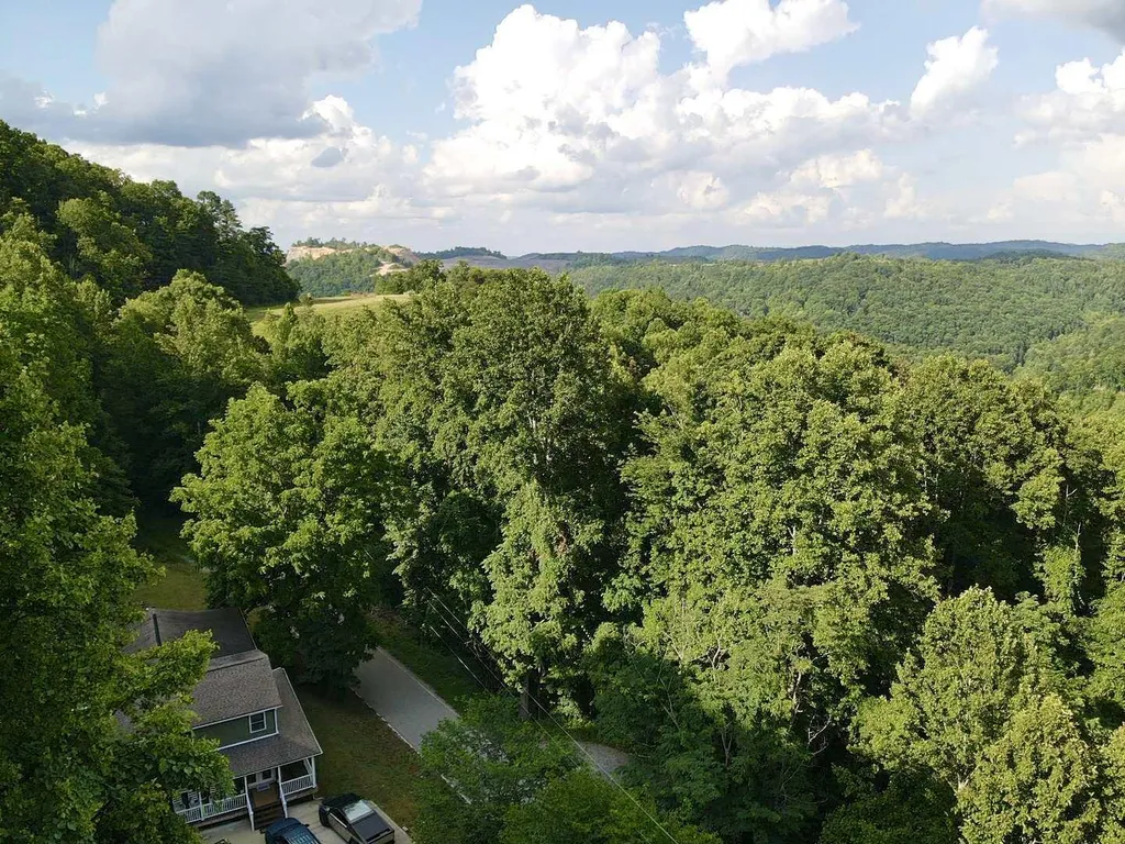 1552 Bigelow Road Bledsoe KY 40810