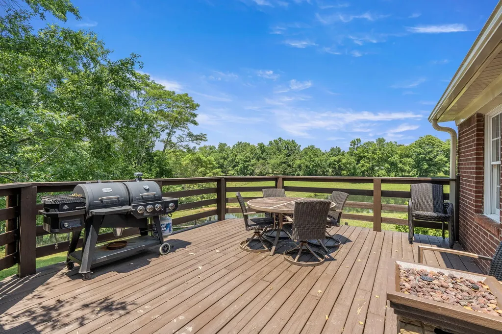 2714 Pea Ridge Road Waddy KY 40076