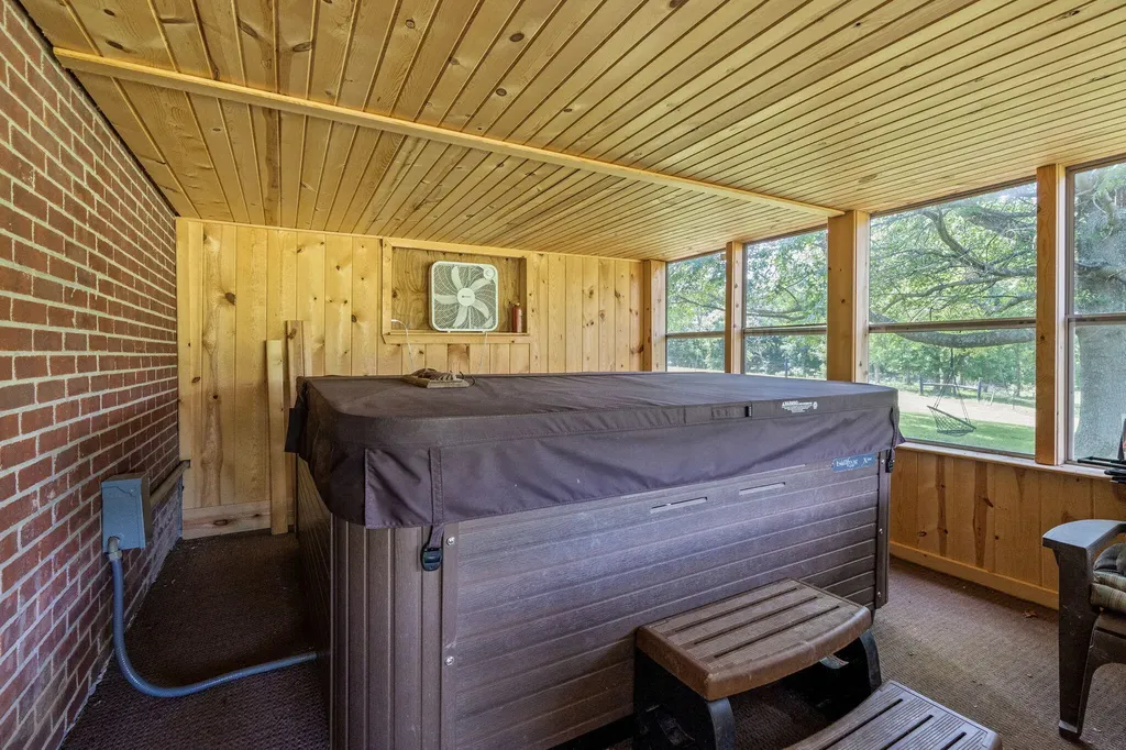 2714 Pea Ridge Road Waddy KY 40076