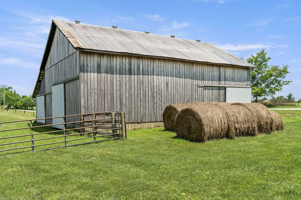 2714 Pea Ridge Road Waddy KY 40076