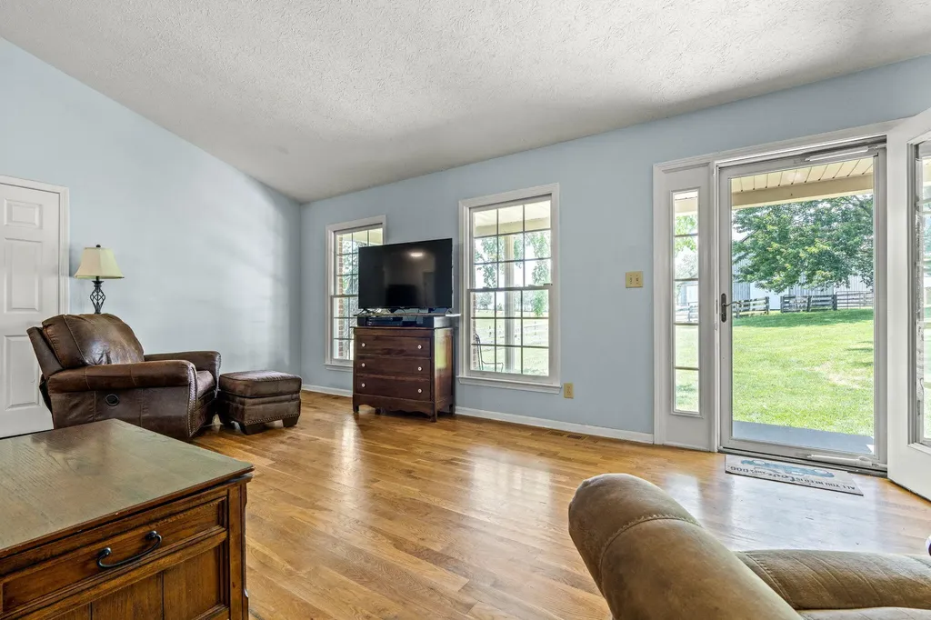 2714 Pea Ridge Road Waddy KY 40076