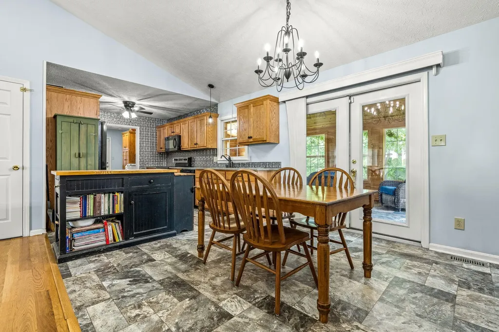 2714 Pea Ridge Road Waddy KY 40076
