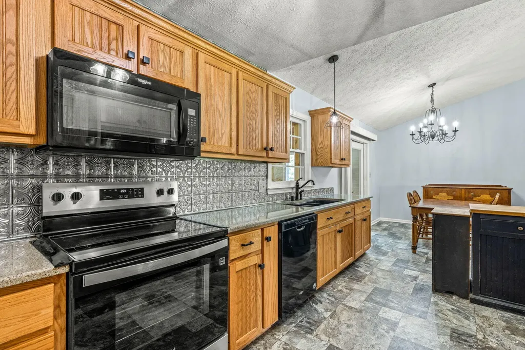 2714 Pea Ridge Road Waddy KY 40076