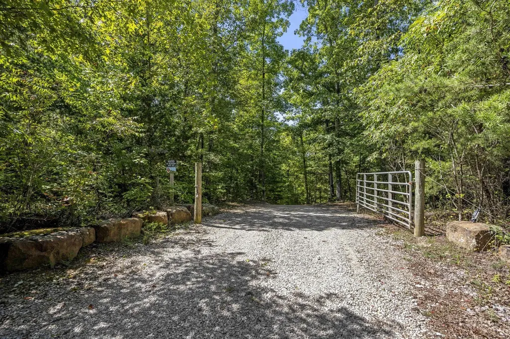 3800 Shoemaker Ridge Beattyville KY 41311
