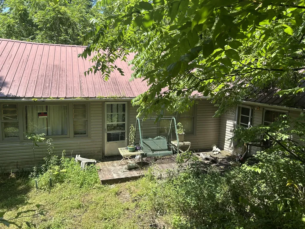 139 Dorsey Tolson Road Campton KY 41301