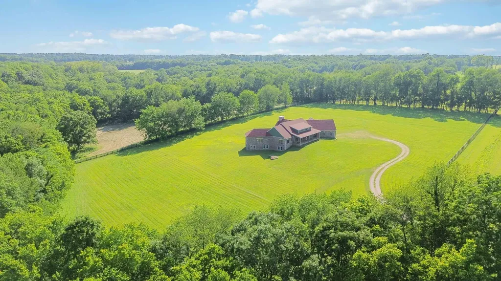 1599 Woodlake Road Midway KY 40347