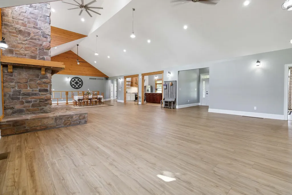 1599 Woodlake Road Midway KY 40347