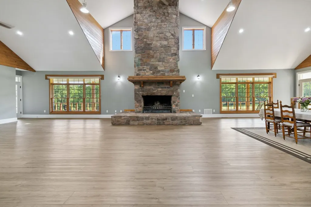 1599 Woodlake Road Midway KY 40347